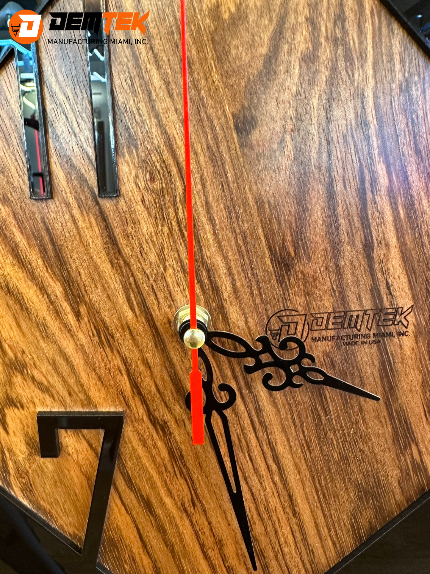 DEMTEK "Wooden Chic" Wooden Clock